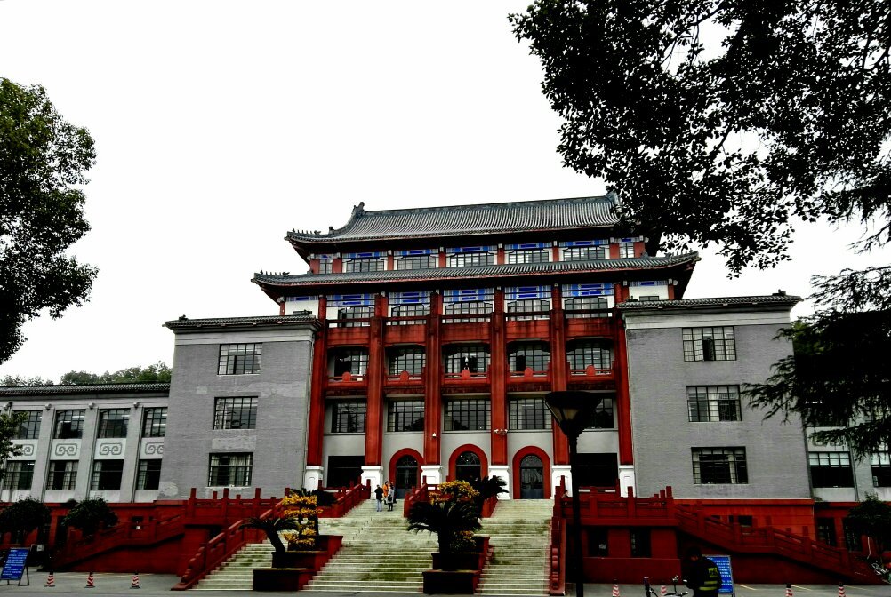 Sichuan university. Сычуаньский университет в Чэнду. Сычуань университет Китай. Университет Сычуань кампусы. Сычуаньский университет науки и техники.